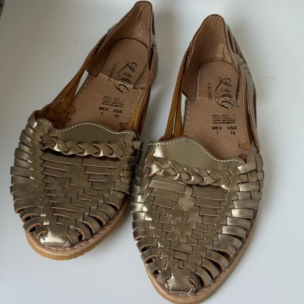 Women's Metallic Gold Woven Huarache Flats - Picture 6 of 6
